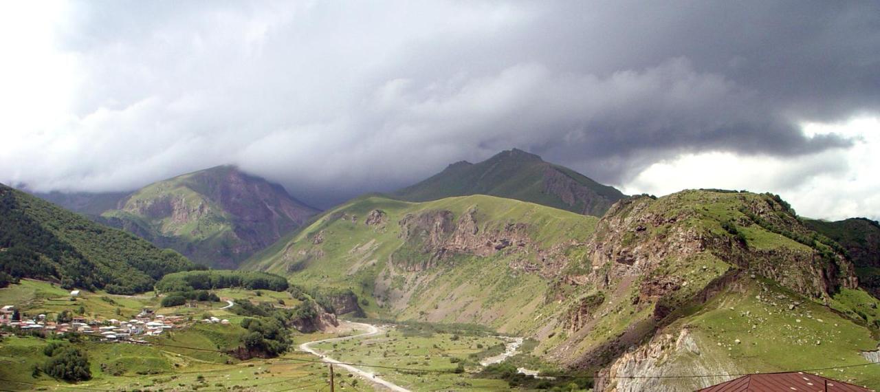 Guest House Sunset Kazbegi Εξωτερικό φωτογραφία